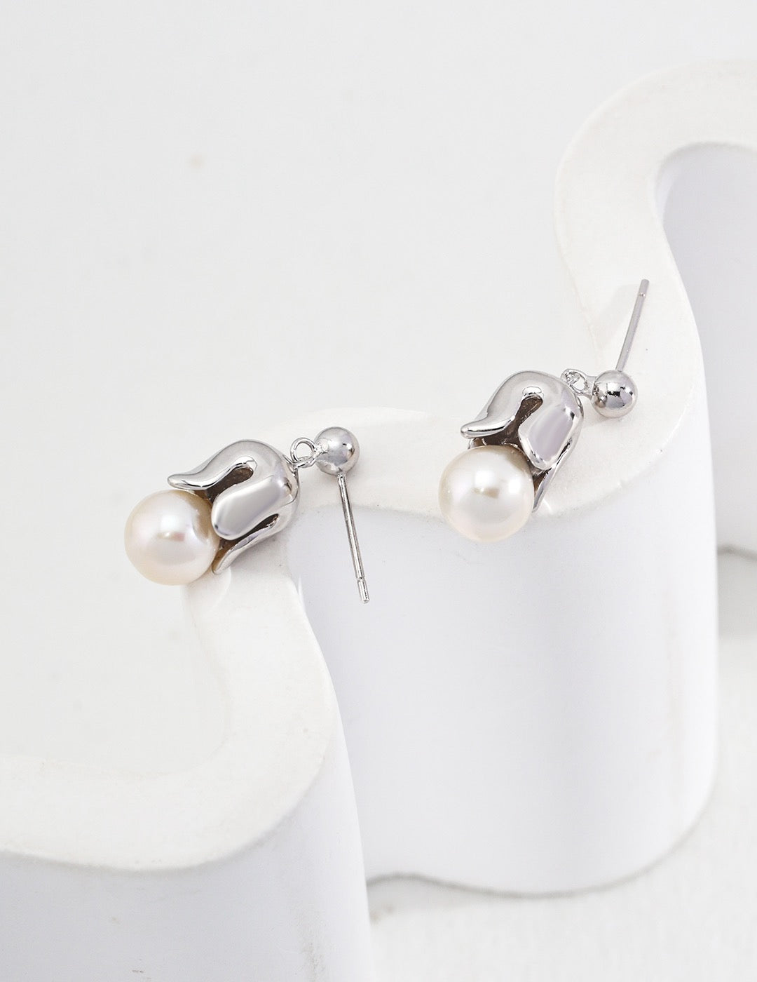 Bell Orchid Pearl Earrings