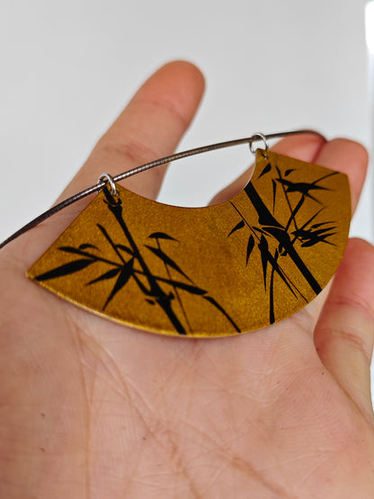 Chinese Lacquer Bamboo Fan-Shaped Necklace