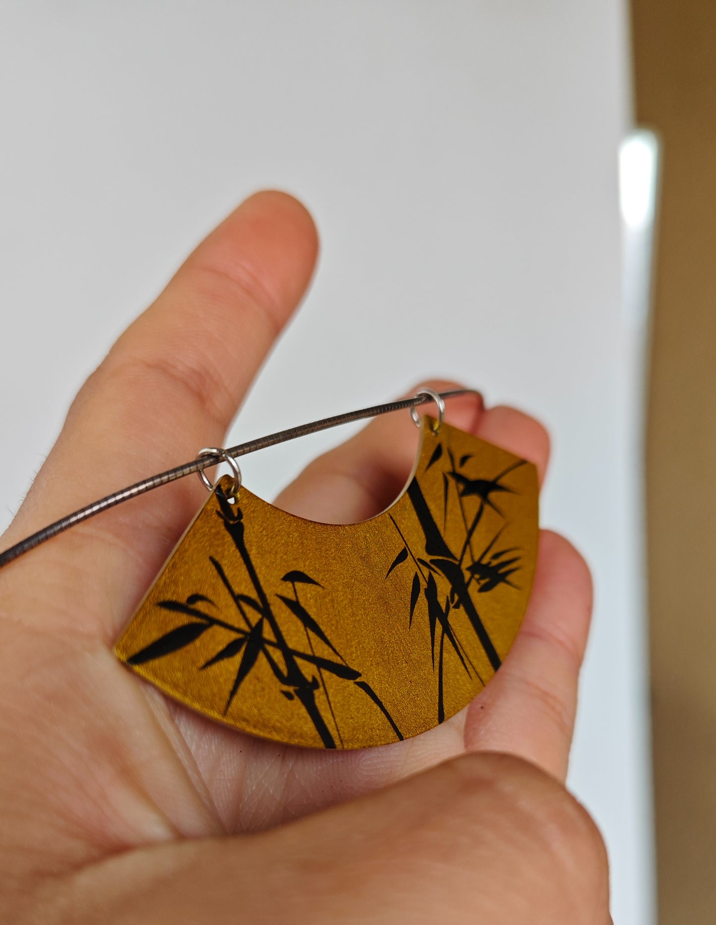 Chinese Lacquer Bamboo Fan-Shaped Necklace