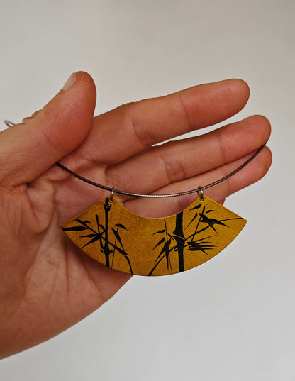 Chinese Lacquer Bamboo Fan-Shaped Necklace