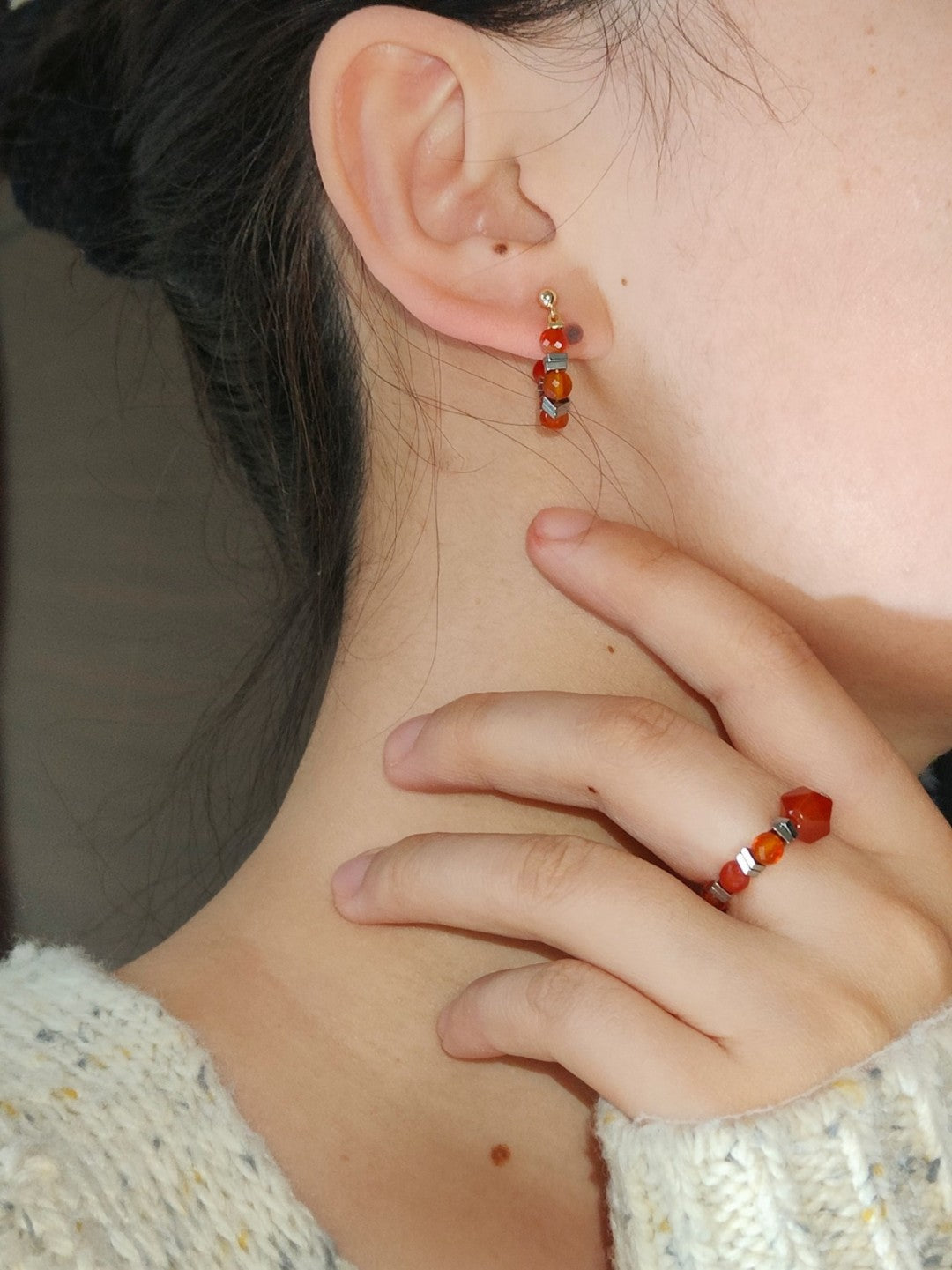 「Chinoiserie」Red Agate Beaded Metal Earrings