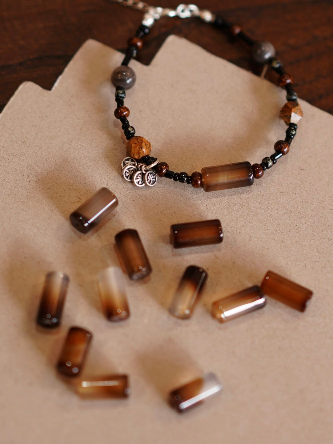 「Chinoiserie」Safe and Sound Agate Silver Beaded Bracelet