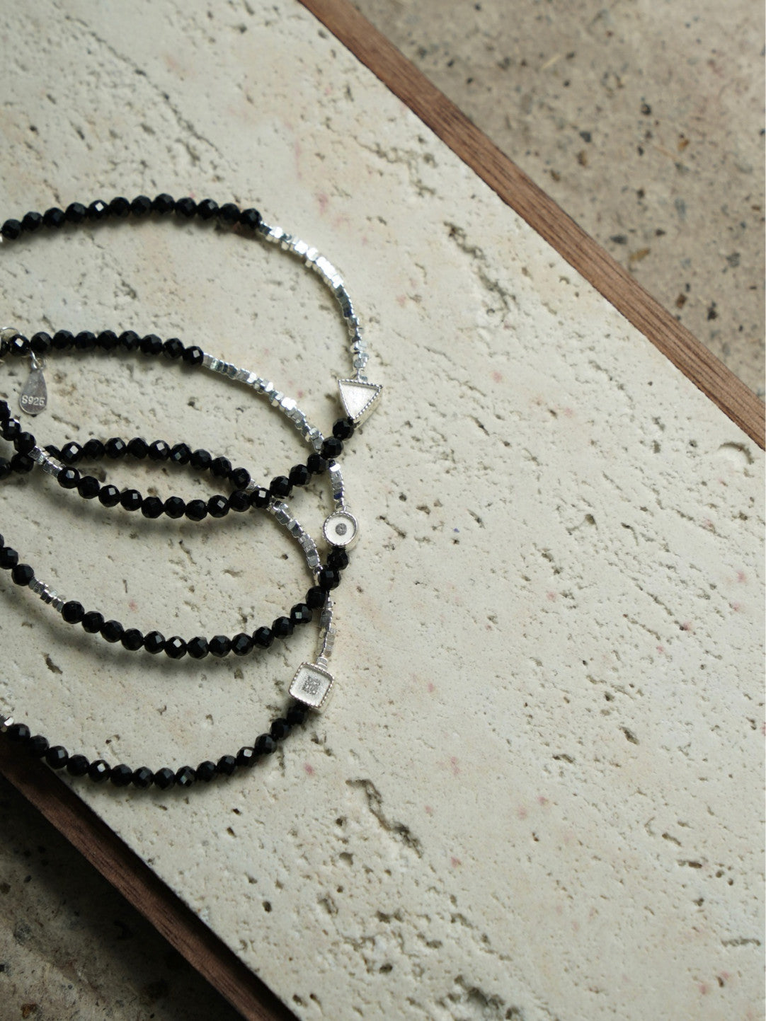 「Chinoiserie」Square Circle Black Spinel Beaded Bracelet