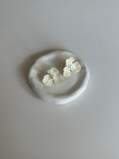 Cream Flower Earrings